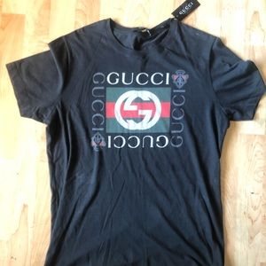 Authentic 100% vintage Gucci logo shirt (m)